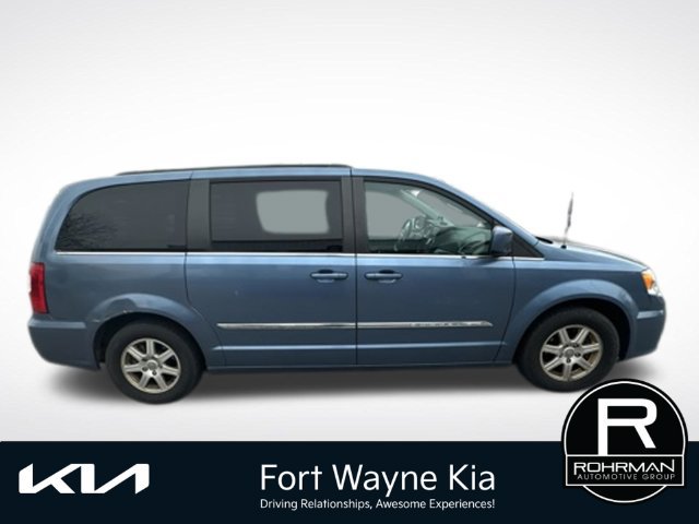 Used 2011 Chrysler Town & Country Touring FWD image 6