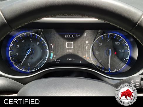 Used 2022 Chrysler Pacifica Touring-L FWD image 34