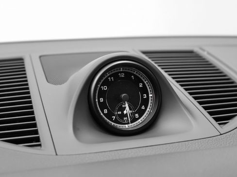 Used 2025 Porsche Macan image 35