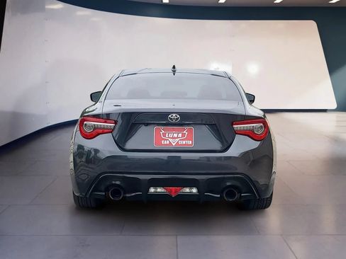 Used 2017 Toyota 86 RWD image 4