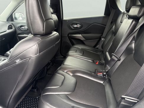 Used 2020 Jeep Cherokee Latitude Plus w/ Cold Weather Group image 12