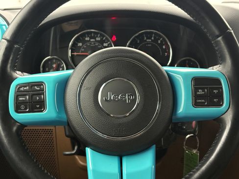Used 2018 Jeep Wrangler Unlimited Rubicon w/ Dual Top Group AWD/4WD image 17