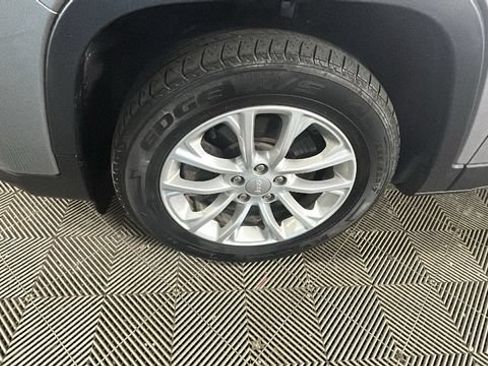 Used 2020 Jeep Cherokee Latitude FWD image 9