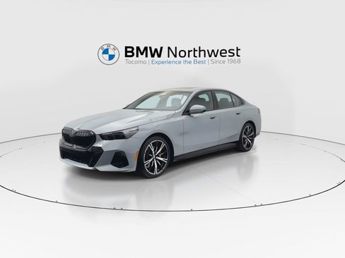 Used 2026 BMW 530i xDrive w/ M Sport Package AWD/4WD image 9