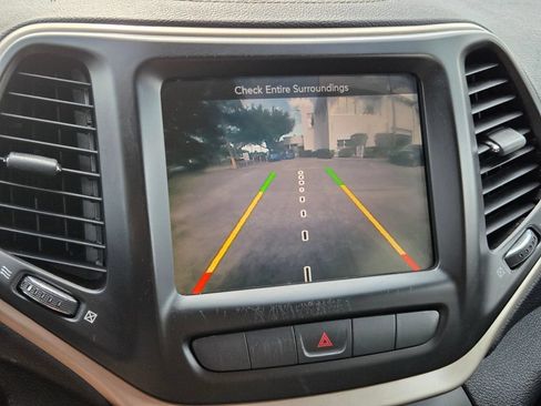 Used 2014 Jeep Cherokee Limited w/ Luxury Group AWD/4WD image 29