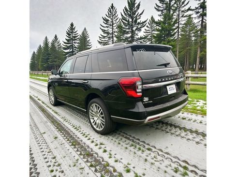 Used 2023 Ford Expedition Limited image 3