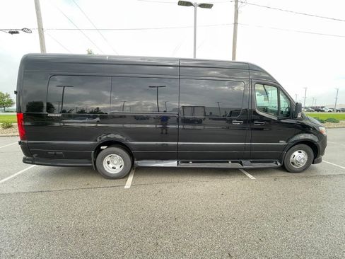 Used 2024 Mercedes-Benz Sprinter 3500 image 8