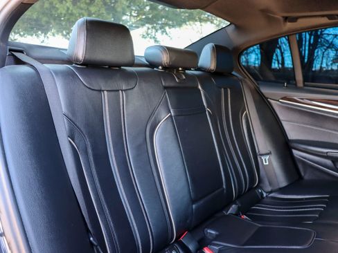 Used 2018 BMW 530i xDrive image 19