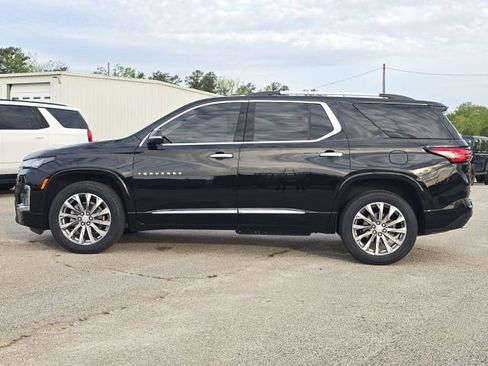 Used 2022 Chevrolet Traverse Premier FWD image 2