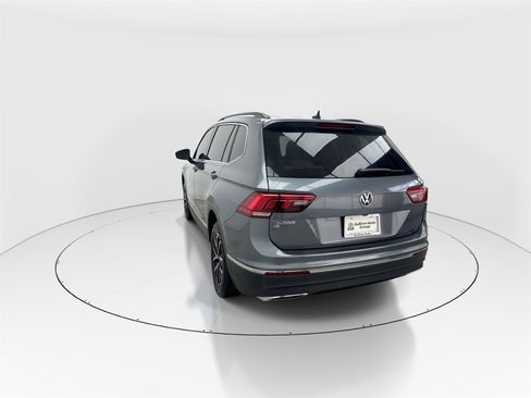 Used 2021 Volkswagen Tiguan SE w/ Panoramic Sunroof Package image 6