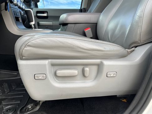 Used 2016 Toyota Sequoia Limited w/ Safety & Convenience Package image 19