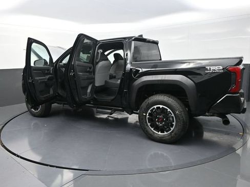 Used 2025 Toyota Tacoma TRD Off-Road AWD/4WD image 34