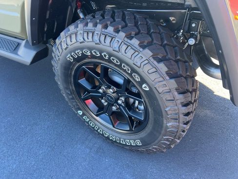 New 2025 Jeep Gladiator Sport image 7