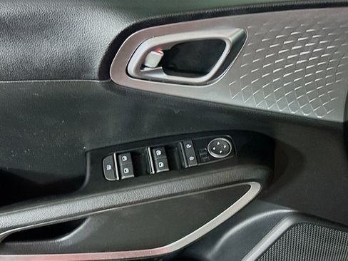 Used 2025 Kia Soul LX w/ LX Technology Package image 15