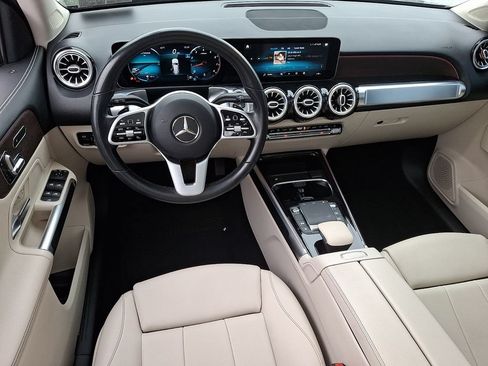 Used 2021 Mercedes-Benz GLB 250 4MATIC w/ Premium Package image 11