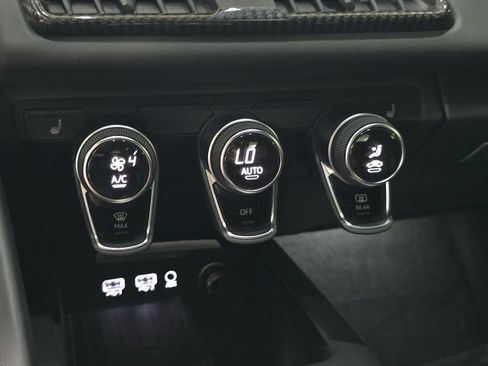 Used 2021 Audi R8 V10 w/ Premium Package RWD image 23