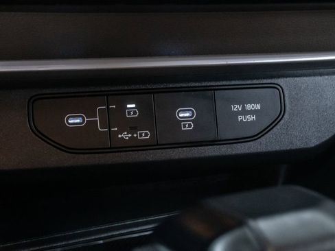 Used 2025 Kia Carnival FWD image 23