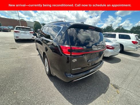 Used 2022 Chrysler Pacifica Touring-L FWD image 9