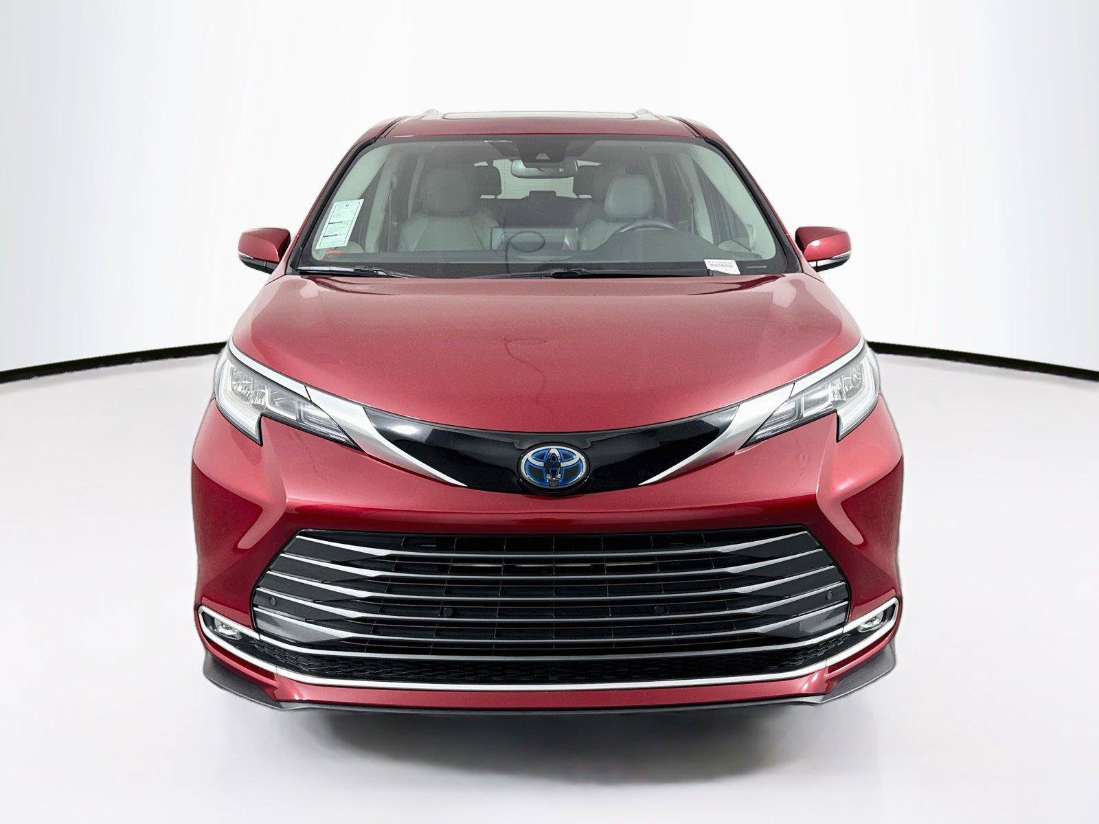 Used 2023 Toyota Sienna Limited FWD image 9