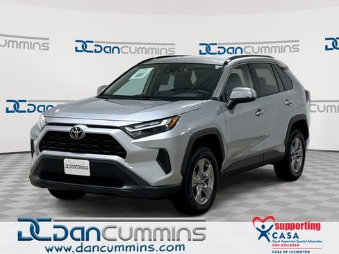 Used 2025 Toyota RAV4 XLE AWD/4WD image 1