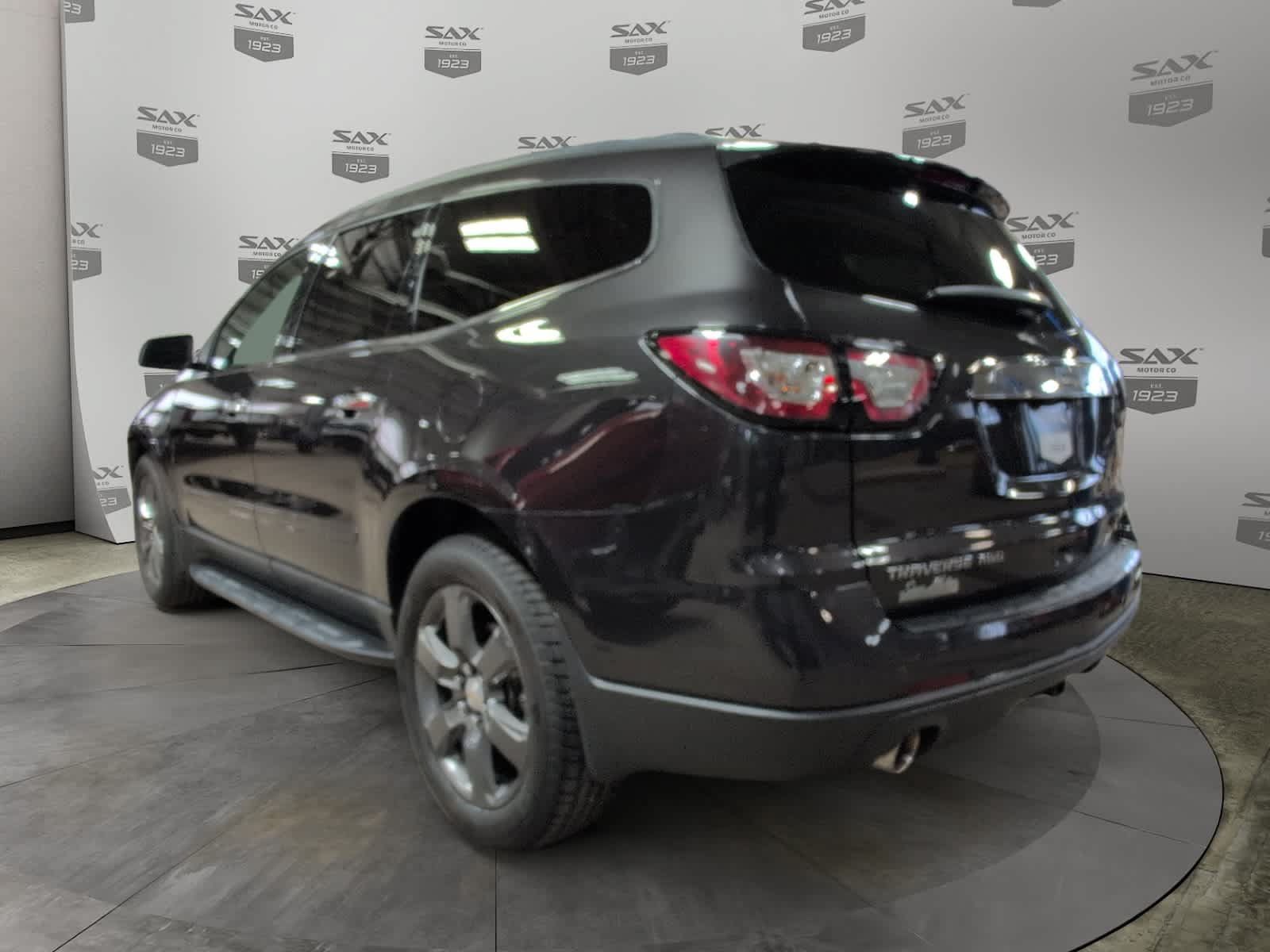 Used 2017 Chevrolet Traverse LT AWD/4WD image 3