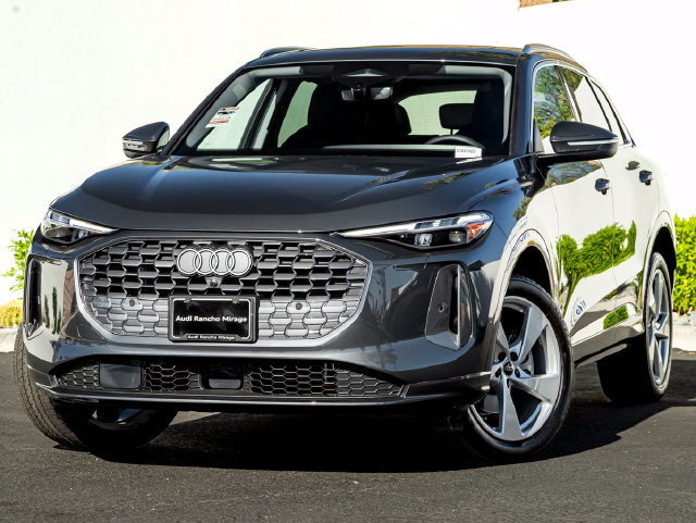 Used 2025 Audi Q5 Premium Plus w/ Premium Plus AWD/4WD image 1