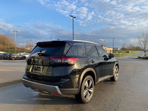 Used 2024 Nissan Rogue SL image 2