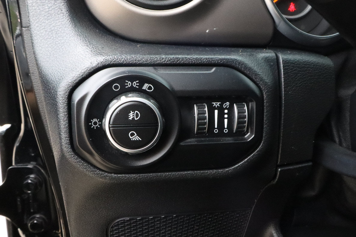 Used 2020 Jeep Gladiator Sport AWD/4WD image 22