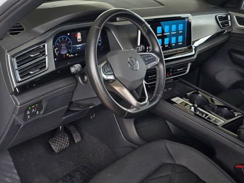 Used 2025 Volkswagen Atlas Cross Sport SE AWD/4WD image 39