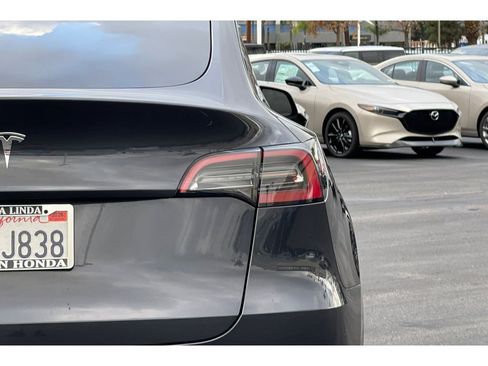 Used 2024 Tesla Model Y Standard Range image 45