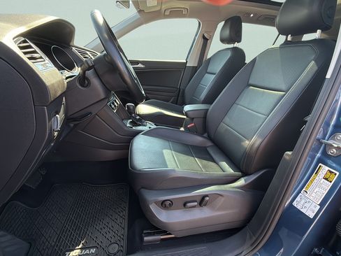 Used 2018 Volkswagen Tiguan SEL AWD/4WD image 21