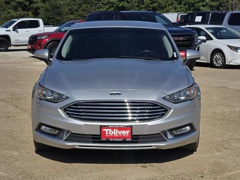 Used 2017 Ford Fusion SE w/ Equipment Group 201A FWD image 3