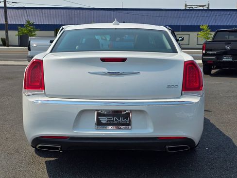 Used 2020 Chrysler 300 Limited RWD image 6