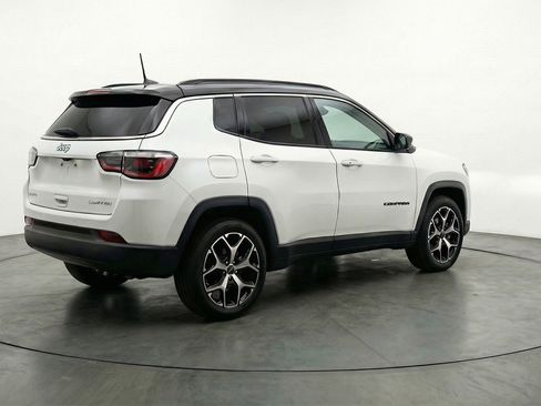 Used 2025 Jeep Compass Limited image 9