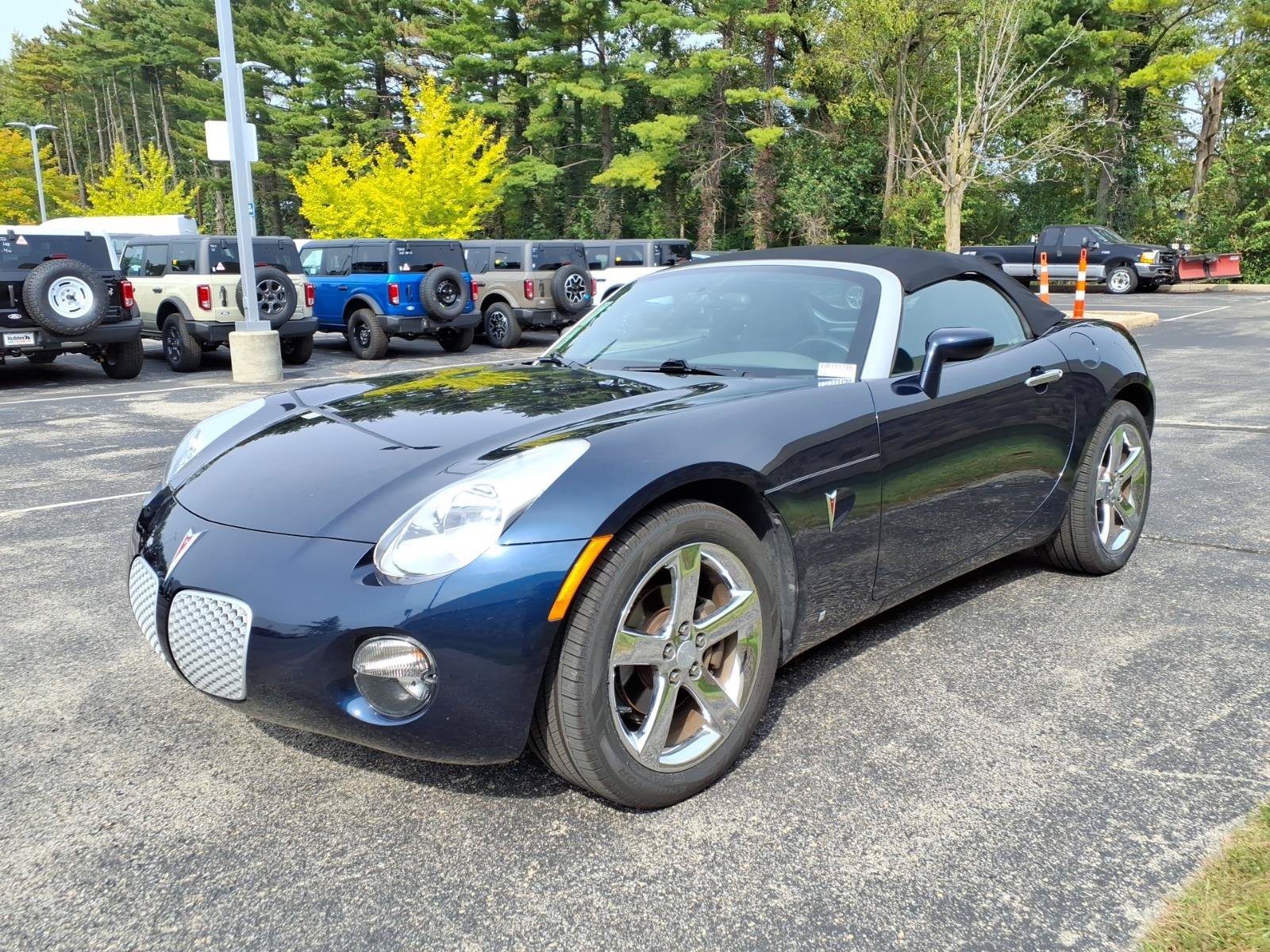 Used 2007 Pontiac Solstice Convertible w/ Premium Package RWD image 4