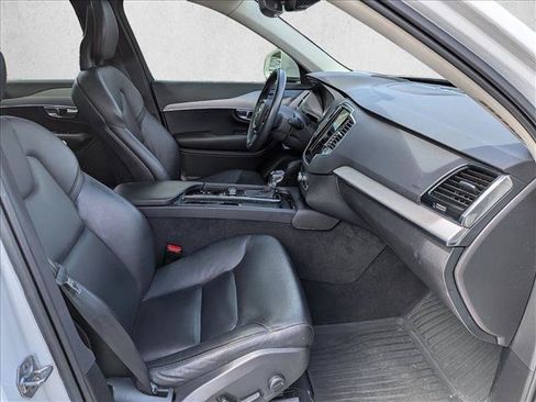 Used 2021 Volvo XC90 T5 Momentum w/ Advanced Package AWD/4WD image 16
