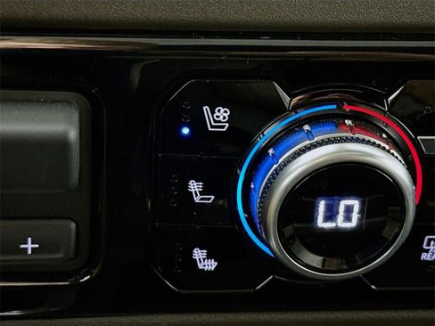 Used 2024 GMC Sierra 2500 SLT w/ SLT Premium Package image 12