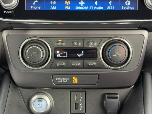 Used 2025 Nissan Leaf S image 27