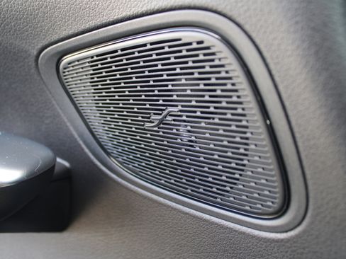 Used 2025 Mercedes-Benz GLC 350e 4MATIC image 21