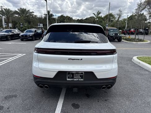 Used 2024 Porsche Cayenne S image 3