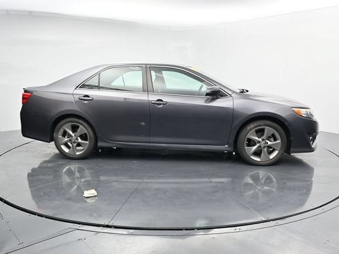 Used 2014 Toyota Camry SE w/ Leather Package FWD image 9