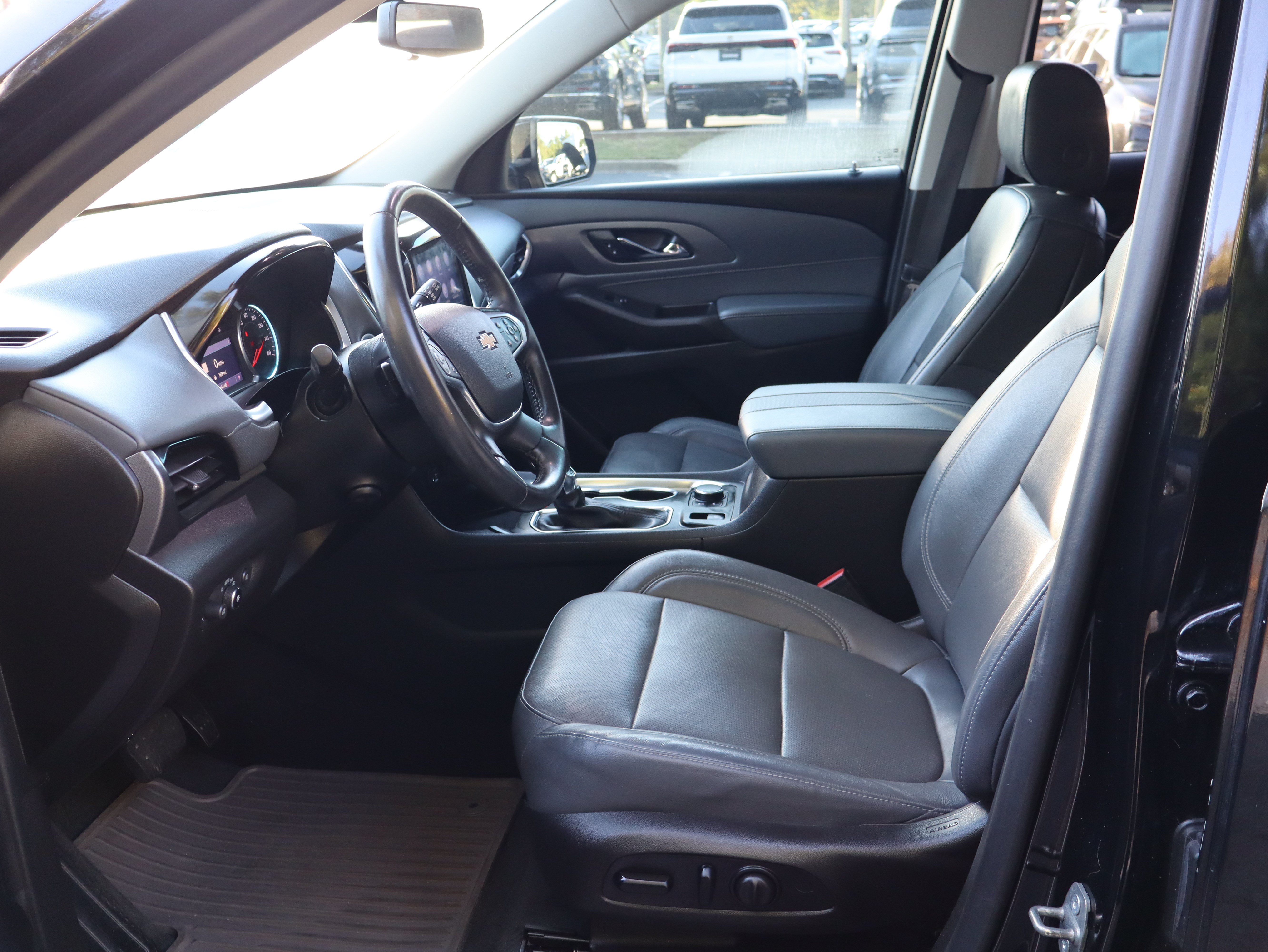 Used 2021 Chevrolet Traverse Premier FWD image 21