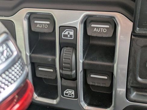 Certified 2018 Jeep Wrangler Unlimited Sahara image 19