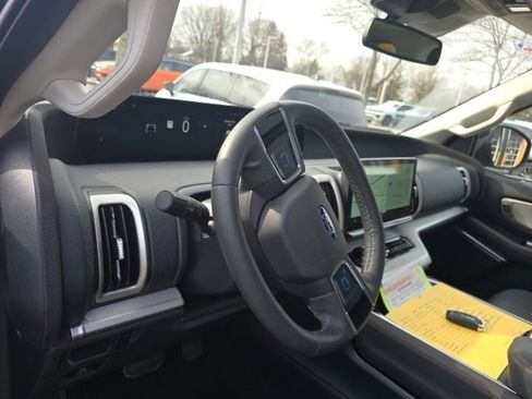 Used 2025 Ford Expedition Active image 12