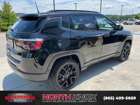 New 2026 Jeep Compass Latitude AWD/4WD image 18