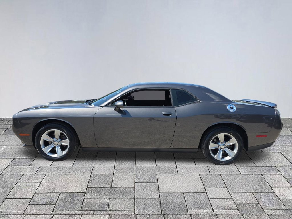 Used 2019 Dodge Challenger SXT RWD image 4