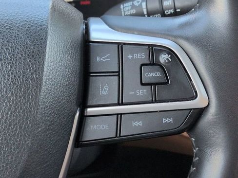 Used 2023 Toyota Highlander Platinum FWD image 27
