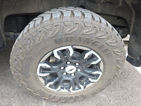 Used 2025 Chevrolet Silverado 1500 ZR2 image 13