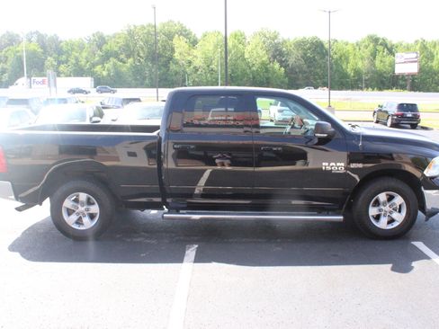 Used 2020 RAM 1500 Classic SLT w/ Luxury Group RWD image 5
