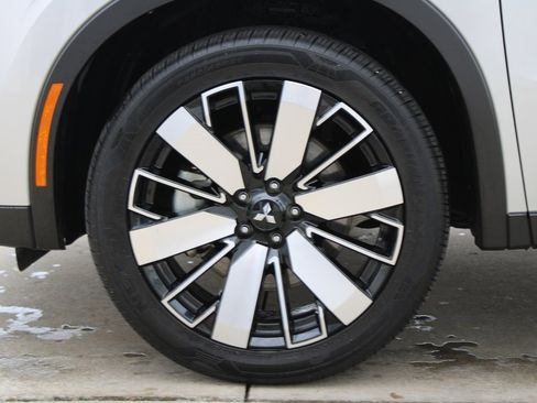 Used 2025 Mitsubishi Outlander SE image 33